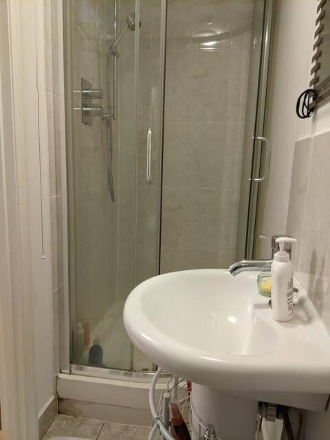 Homestay And Peaceful With Your Own Bathroom London