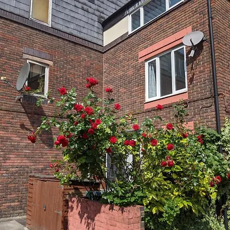 Central And Peaceful Room With Your Own Bathroom London Exterior photo