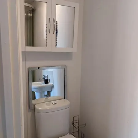 Central And Peaceful Room With Your Own Bathroom London Exterior photo