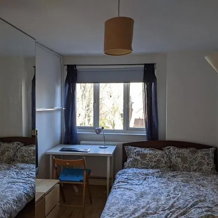 Central And Peaceful Room With Your Own Bathroom London Exterior photo