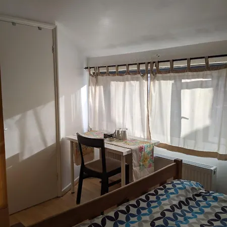 Central And Peaceful Room With Your Own Bathroom London Exterior photo